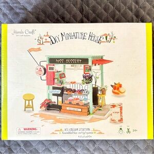 Hand Craft DIY Miniature Ice Cream Station - NEW - LED Light Feature